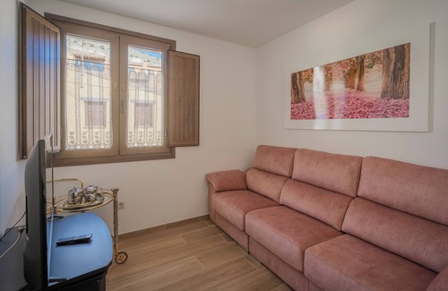 Castrojeriz House | Country House 'Casa Rural El Rincon Del Chef' with Private Garden, Wi-Fi and Air Conditioning