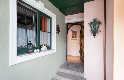 Goldegg House | Country House Charm near Ski Lift