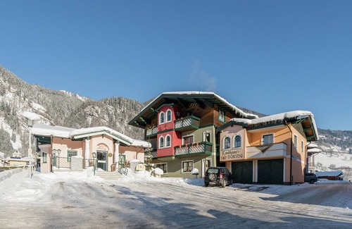 Goldegg House | Country House Charm near Ski Lift