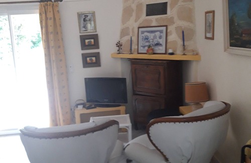 Salernes Bed & Breakfast | Country house divided into three ground floor apartments