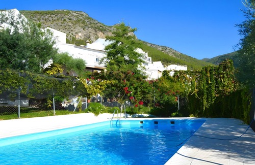 Algodonales House | Country House 'Ecoalbergue Rural De Algodonales' with Mountain View, Wi-Fi and Air Conditioning