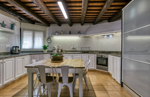 Borrassa Villa | Country House 'El Paller' with Balcony and Wi-Fi