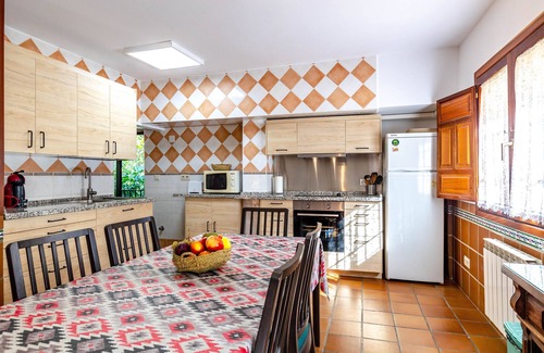 Barrio de la Vega House | Country House 'Hitos' with Mountain View, Wi-Fi and Air Conditioning