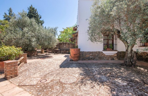 Calabazares House | Country House 'Lila' with Mountain View, Shared Pool and Shared Garden