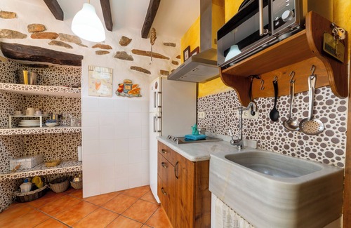 Laroya House | Country House 'La Casa Al Revés' with Mountain View, Wi-Fi and Air Conditioning