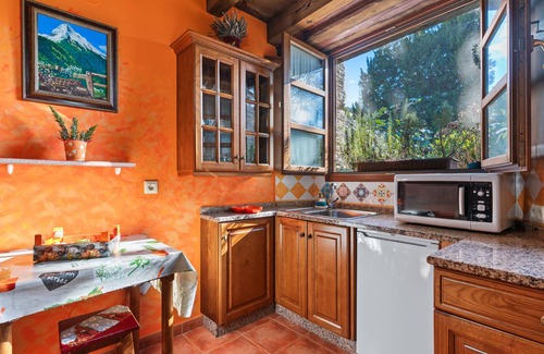 Vilaframil House | Country House 'Nogueira' with Mountain View, Private Terrace and Wi-Fi