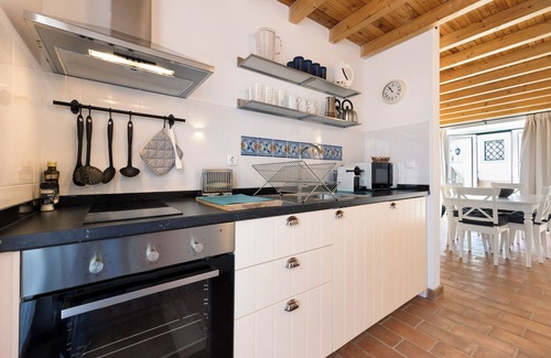 Donalda Villa | Country House "Quinta Da Donalda" with Mountain View, Private Pool & Wi-Fi