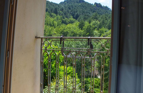 Saint-Etienne-de-Gourgas House | Country house set in a rural location with terraced gardens and stunning pool