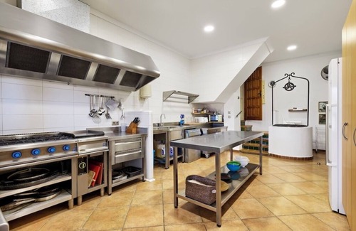 Vilanant Cottage | Country house surrounded by nature, with pool, tennis, perfect for groups