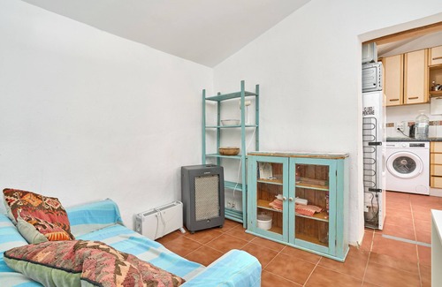 Lujar Villa | Country House 'The Tack Room' with Mountain View, Shared Pool and Wi-Fi