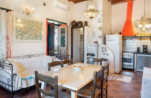 Gourna Villa | Country House 'Villa Via Savoia' with Sea View, Wi-Fi and Air Conditioning