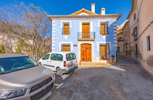 Relleu House | Country House 'Vivienda La Señoria' with Mountain View, Shared Garden and Wi-Fi