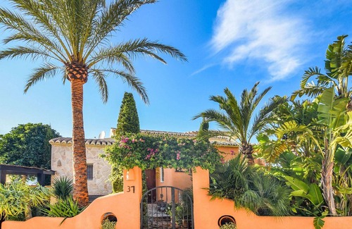 Cumbre del Sol Villa | Country House with Pool
