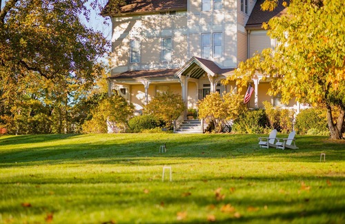 Hudson House | Country House with Mountain Views, Fireplaces and Hiking