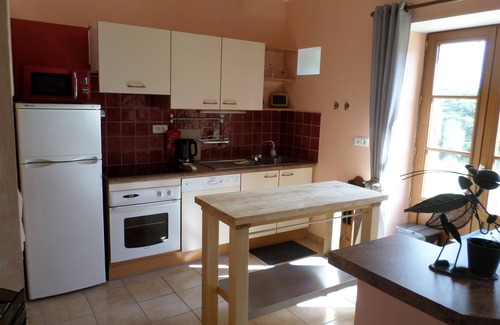 Pleven Cottage | Country house with terrace and garden 15 minutes from the beach