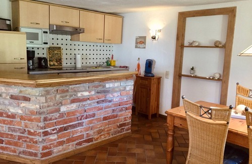 Ummanz Apartment | Country idyll in a rustic thatched house in the countryside for up to 8 people, Halbecks-Hof
