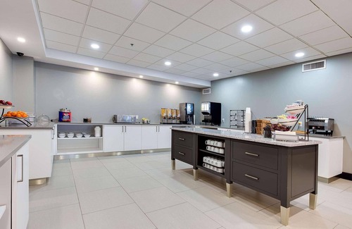 Niagara Falls Hotel | Country Inn & Suites by Radisson, Niagara Falls, ON