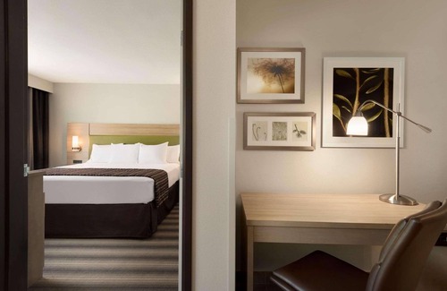 Indianola Hotel | Country Inn & Suites by Radisson, Indianola, IA