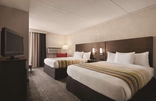 Sturtevant Hotel | Country Inn & Suites by Radisson Mt Pleasant-Racine West WI