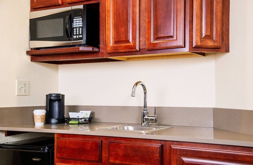 Brookfield Hotel | Country Inn & Suites by Radisson, Milwaukee West (Brookfield), WI