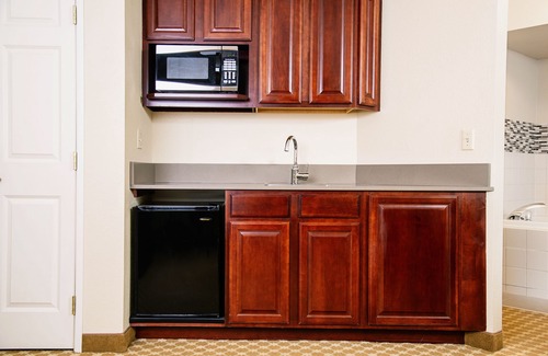 Brookfield Hotel | Country Inn & Suites by Radisson, Milwaukee West (Brookfield), WI