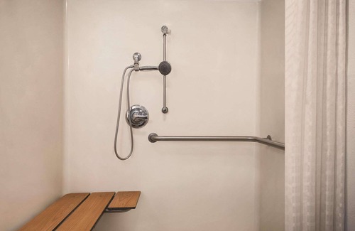 Dubuque Hotel | Country Inn & Suites by Radisson, Dubuque, IA