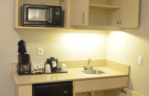 Wells Branch Hotel | Country Inn & Suites by Radisson, Austin North (Pflugerville), TX