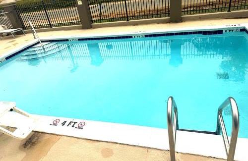 Midway Hotel | Country Inn & Suites by Radisson, Midway - Tallahassee West