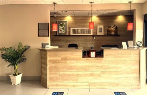 Midway Hotel | Country Inn & Suites by Radisson, Midway - Tallahassee West