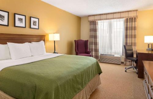 Salina Hotel | Country Inn & Suites by Radisson, Salina, KS