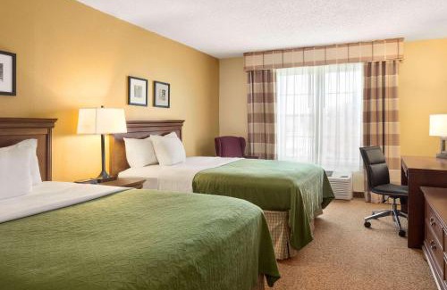 Salina Hotel | Country Inn & Suites by Radisson, Salina, KS