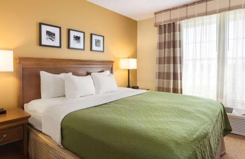 Salina Hotel | Country Inn & Suites by Radisson, Salina, KS