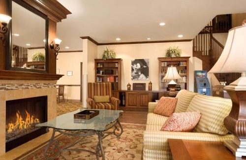 Minot Hotel | Country Inn & Suites by Radisson, Minot, ND