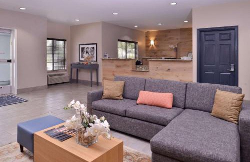 Carter Lake Hotel | Country Inn & Suites by Radisson, Omaha Airport, IA