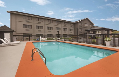 Abingdon Hotel | Country Inn & Suites by Radisson, Abingdon, VA