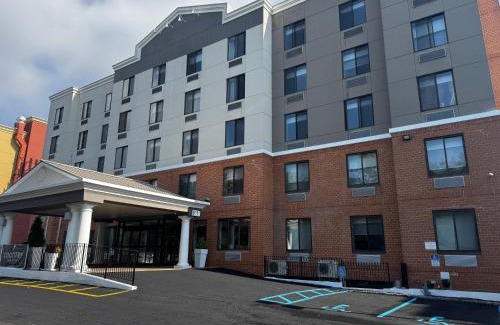 Travis - Chelsea Hotel | Country Inn & Suites By Radisson Staten Island NY