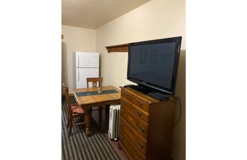 Williamstown House | Country Inn with 90 ft porch