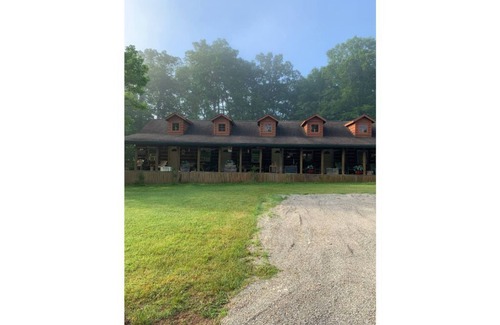 Williamstown House | Country Inn with 90 ft porch