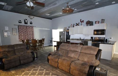 Broken Arrow House | Country Living 15 Minutes From Downtown Tulsa