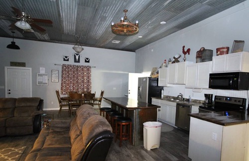 Broken Arrow House | Country Living 15 Minutes From Downtown Tulsa