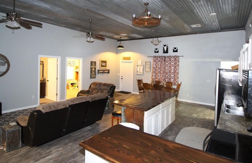 Broken Arrow House | Country Living 15 Minutes From Downtown Tulsa