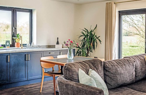 Attleborough Ski Chalet | Country Lodge Deluxe