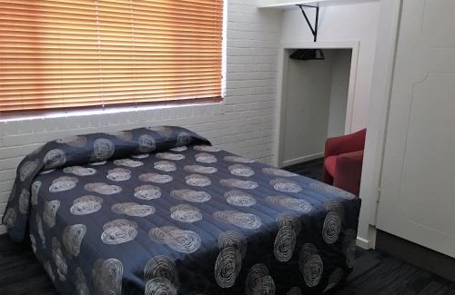 Raceview Hotel | Country Motel Ipswich