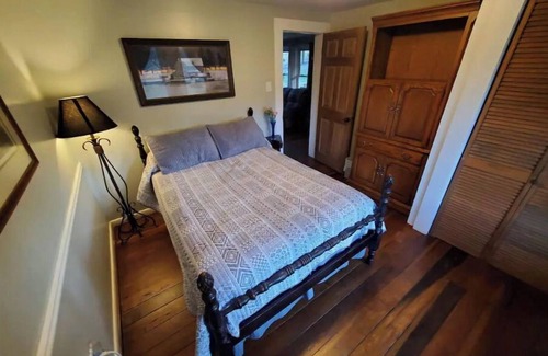 Barnardsville Other | Country Mountain Getaway! Relax, Unplug, Unwind! 110+ yr.old Renovated Farmhouse