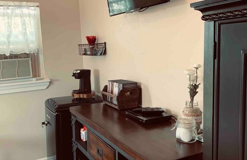Woodland Apartment | Country Poolhouse Retreat near SMF/UC Davis Campus