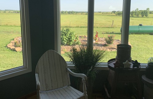 Lamont House | Country Ranch with a pool