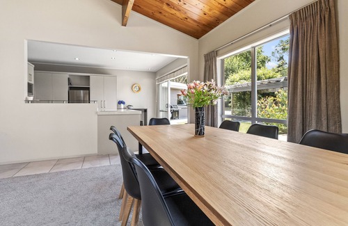 Athenree House | Country Retreat - Athenree Holiday Home