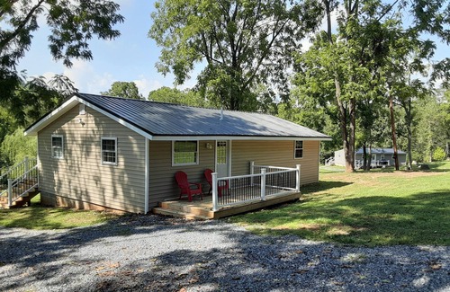 Natural Bridge House | Country Retreat by Caverns, Natural Bridge, Zoo Safari, VMI, W&L, Blue Ridge PKW