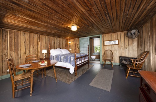 Clio Bed & Breakfast | Country Road House and Berries Bed & Breakfast - Farm Stay