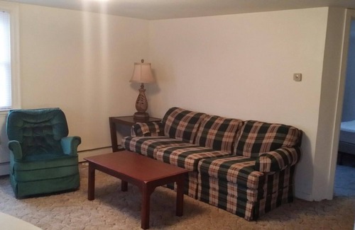 Johnsonville Apartment | Country setting 2 Bedroom apartment short term vacation rental.